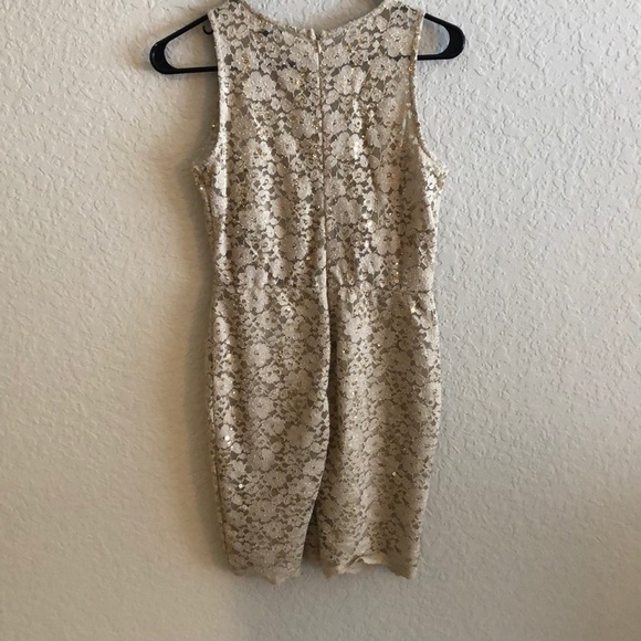 Gold lace dress - Picture 2 of 3